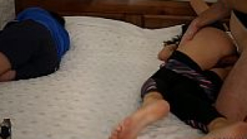 โป๊แนวครอบครัว เย็ดในห้องน้อง เย็ดเสียว